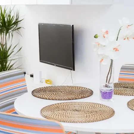 C71 - Cool 1 Bedroom Capuchinos Apartment Malaga